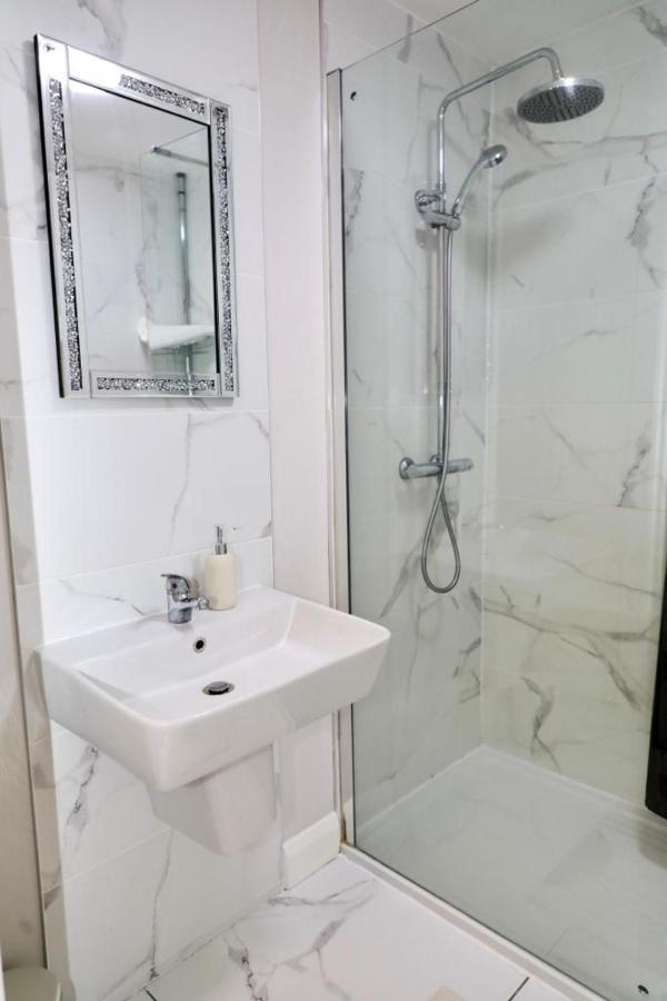 Lovely 2- Bedroom Apartment In Belfast Kültér fotó