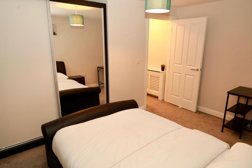 Lovely 2- Bedroom Apartment In Belfast Kültér fotó