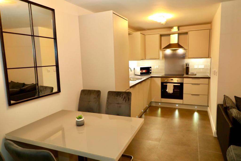 Lovely 2- Bedroom Apartment In Belfast Kültér fotó