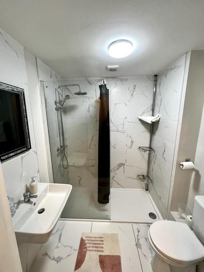 Lovely 2- Bedroom Apartment In Belfast Kültér fotó
