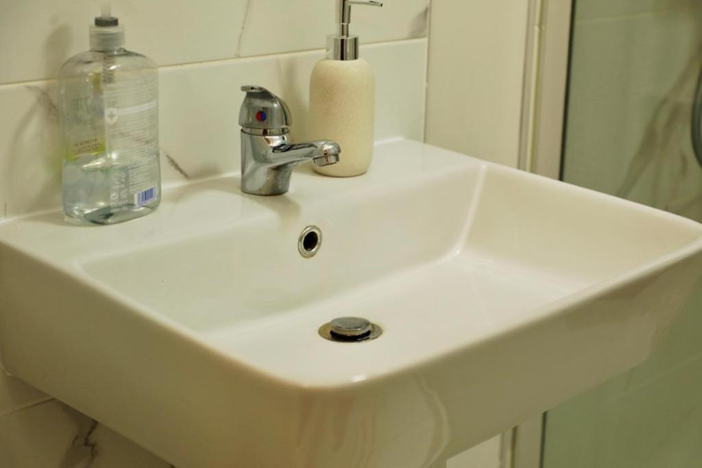 Lovely 2- Bedroom Apartment In Belfast Kültér fotó