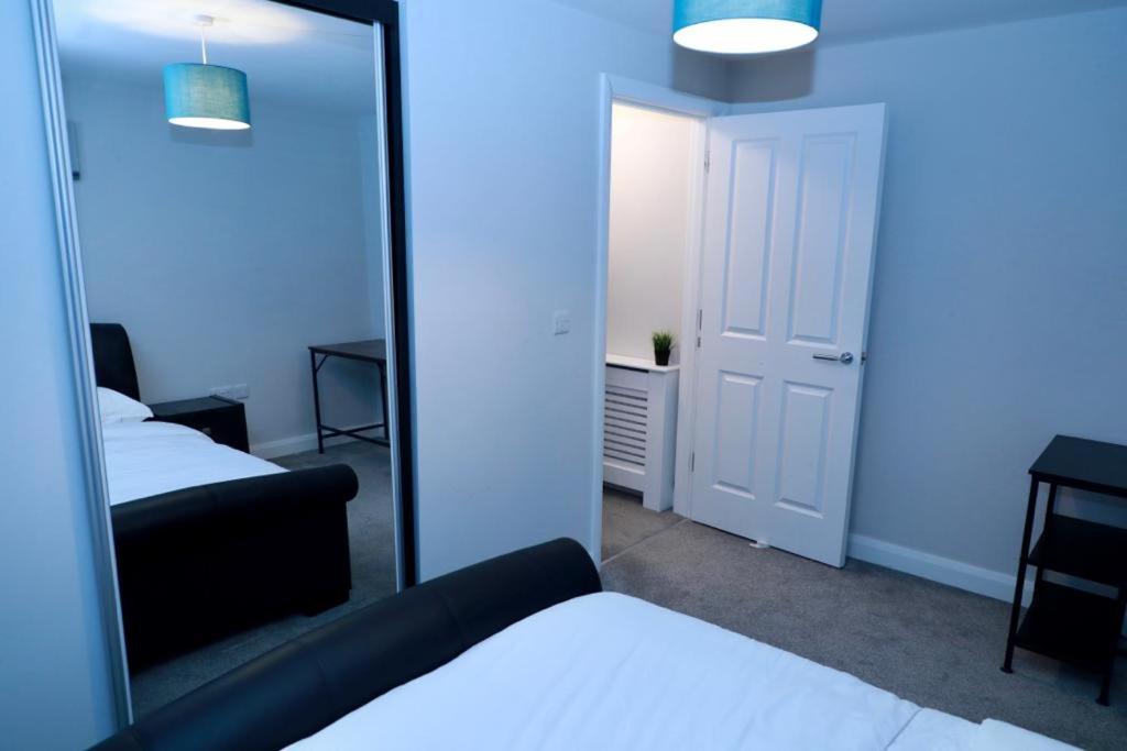 Lovely 2- Bedroom Apartment In Belfast Kültér fotó