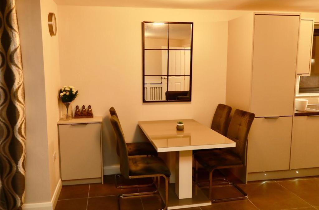 Lovely 2- Bedroom Apartment In Belfast Kültér fotó