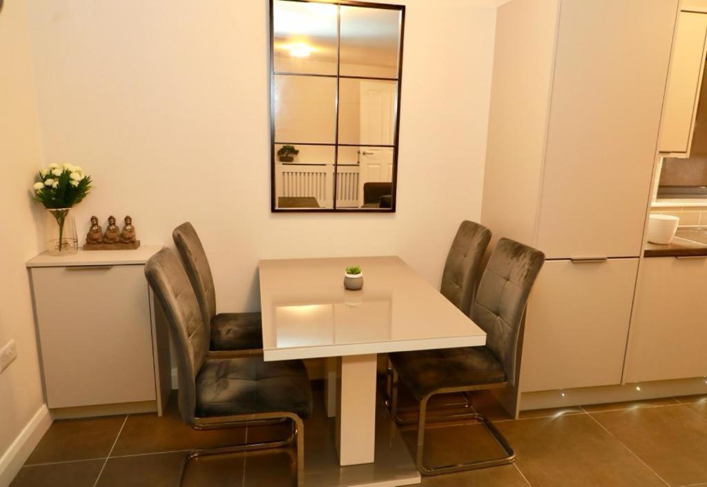 Lovely 2- Bedroom Apartment In Belfast Kültér fotó