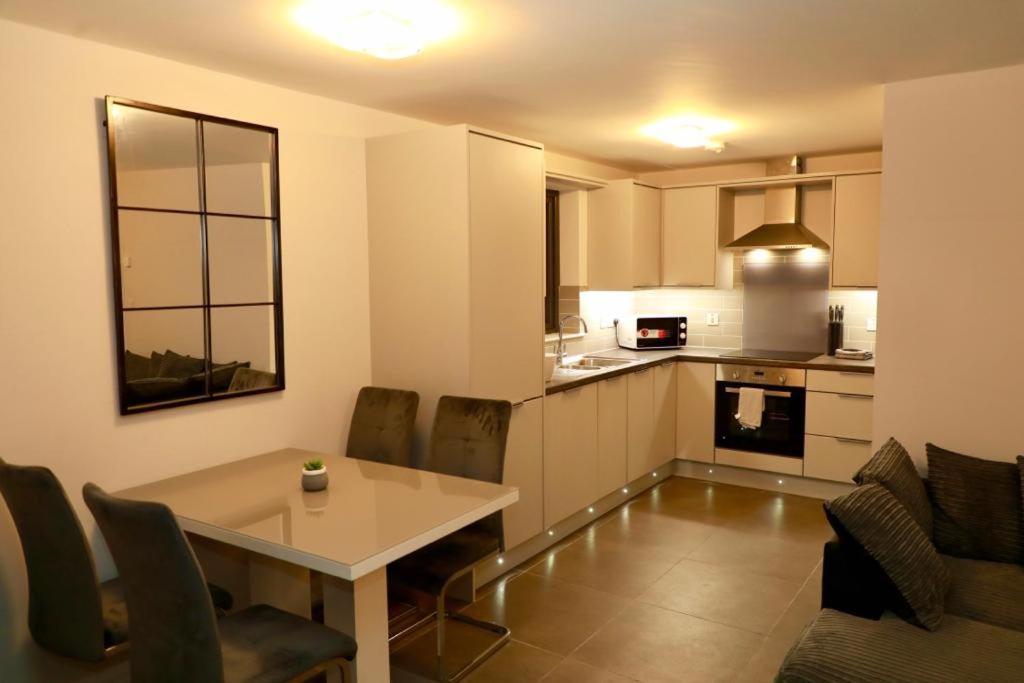 Lovely 2- Bedroom Apartment In Belfast Kültér fotó